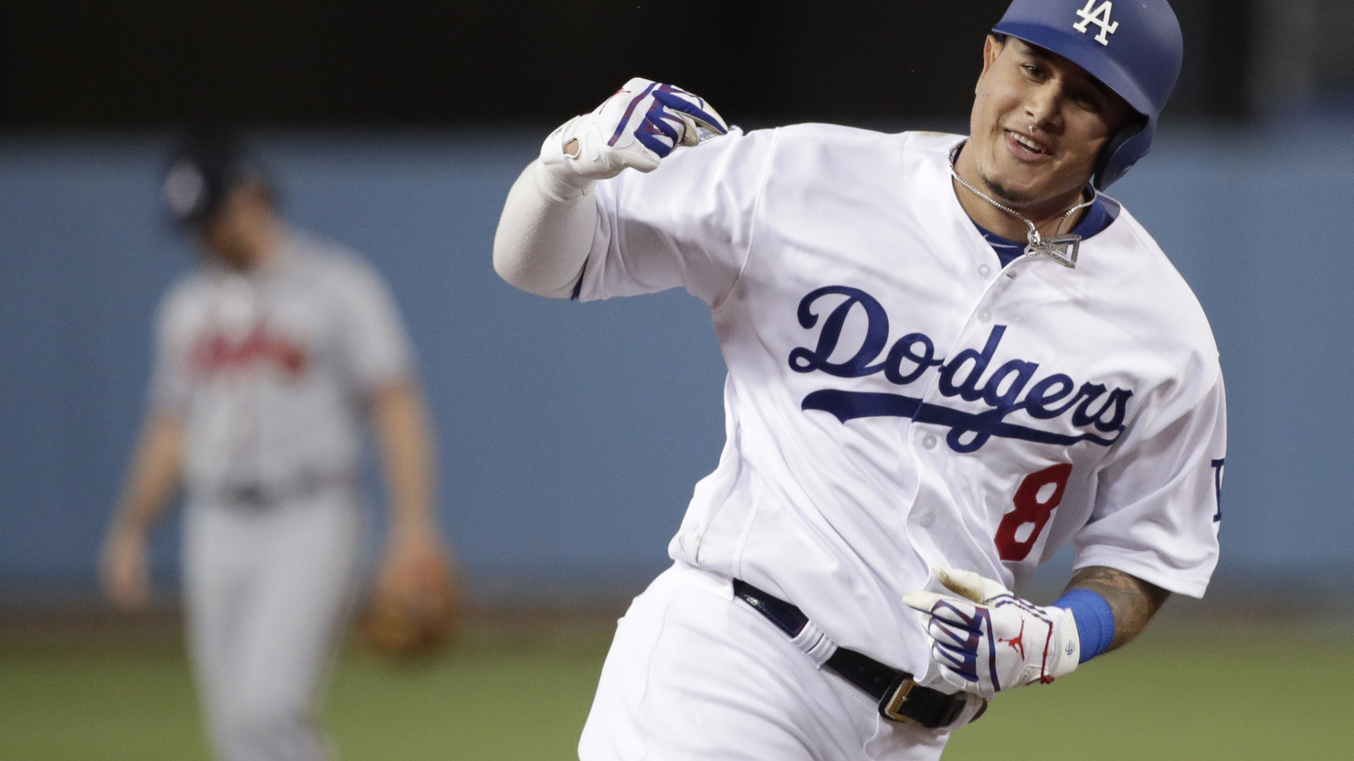 Padres give Manny Machado 300 million reasons to stay close to Dodgers