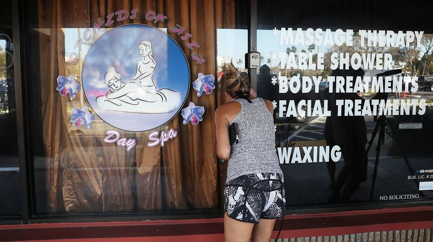Drunk Naked Beach Cam - Florida cops snuck cameras into massage parlors years before Robert Kraft's  prostitution sting - South Florida Sun Sentinel - South Florida Sun-Sentinel